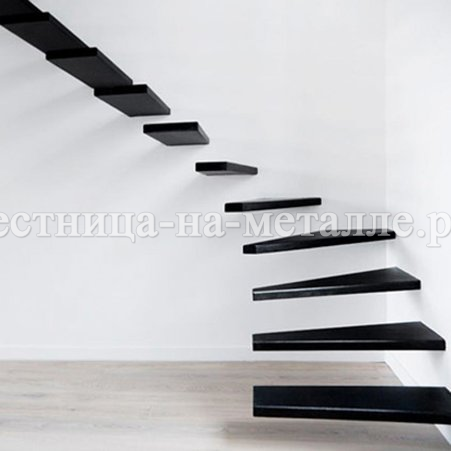 лестница висит в воздухе
